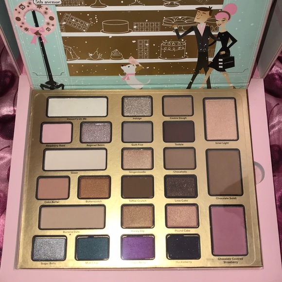 Too Faced Christmas in New York Dollhouse box - Picture 4 of 5